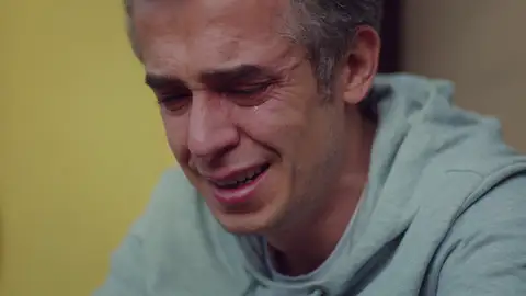 Ugur, desolado al ver el vídeo de despedida de Demir para Öykü Ugur, desolado al ver el vídeo de despedida de Demir para Öykü