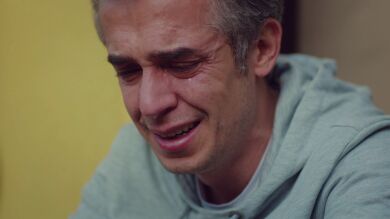Ugur, desolado al ver el vídeo de despedida de Demir para Öykü