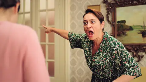 Safiye descubre los sentimientos de Gülben hacia Esat: “Eres una mujer impura” Mejores momentos | Capítulo 9