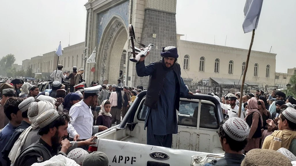 Una patrulla de talibanes en la ciudad de Kandahar, Afganistán Una patrulla de talibanes en la ciudad de Kandahar, Afganistán