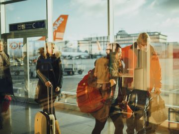 Unos jovenes pasan sus vacaciones confinados en un hotel covid