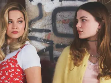Olivia Holt y Chiara Aurelia en 'Cruel Summer' Olivia Holt y Chiara Aurelia en 'Cruel Summer'
