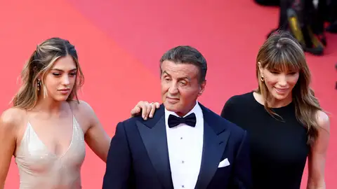 Sylvester Stallone junto a su mujer y su hija Sylvester Stallone junto a su mujer y su hija