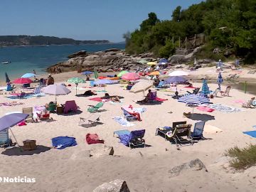 Multas por reservar sitio en la playa de Cangas de Morrazo, en Galicia