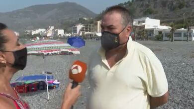 Un guardia civil que estaba de vacaciones, entre los bañistas que ayudaron a detener a 2 traficantes en una playa de Granada