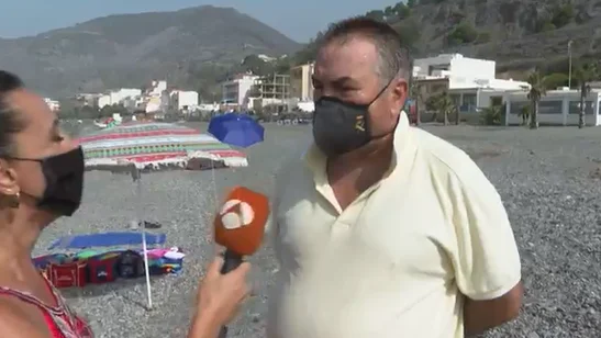 Un guardia civil que estaba de vacaciones, entre los ba&ntilde;istas que ayudaron a detener a 2 traficantes en una playa de Granada