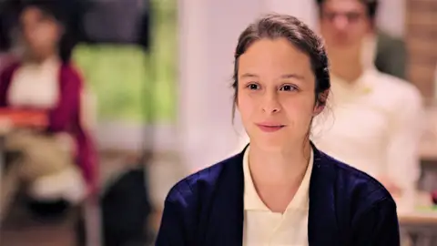 Neriman, emocionada al descubrir quién será su nuevo compañero de clase Mejores momentos | Capítulo 9