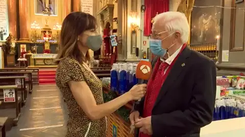 El padre Ángel da cobijo a personas vulnerables que no pueden refugiarse de la ola de calor: "Hay que ponerse en el lugar del otro" El padre Ángel da cobijo a personas vulnerables que no pueden refugiarse de la ola de calor: "Hay que ponerse en el lugar del otro"