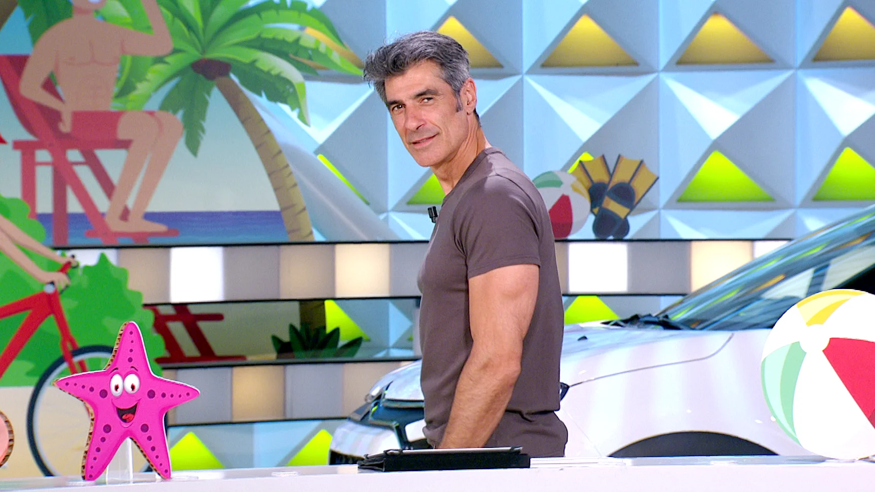 Una concursante ve a Jorge Fernández y Laura Moure como modelos de camisas hawaianas Una concursante ve a Jorge Fernández y Laura Moure como modelos de camisas hawaianas
