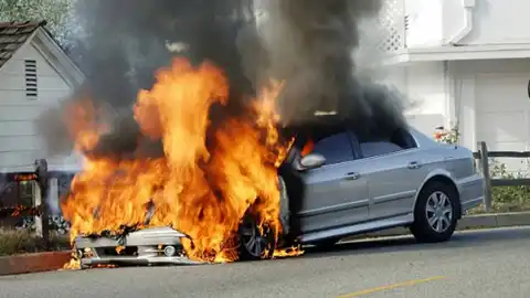 ¿Qué hago si mi coche empieza a arder? ¿Qué hago si mi coche empieza a arder?