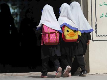 Tres niñas afganas