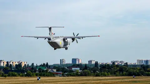 Un avión militar ruso se estrella en un vuelo de prueba Un avión militar ruso se estrella en un vuelo de prueba