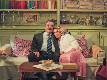 Safiye y Gülben, petrificadas al descubrir a Hikmet abrazado a Inci Safiye y Gülben, petrificadas al descubrir a Hikmet abrazado a Inci