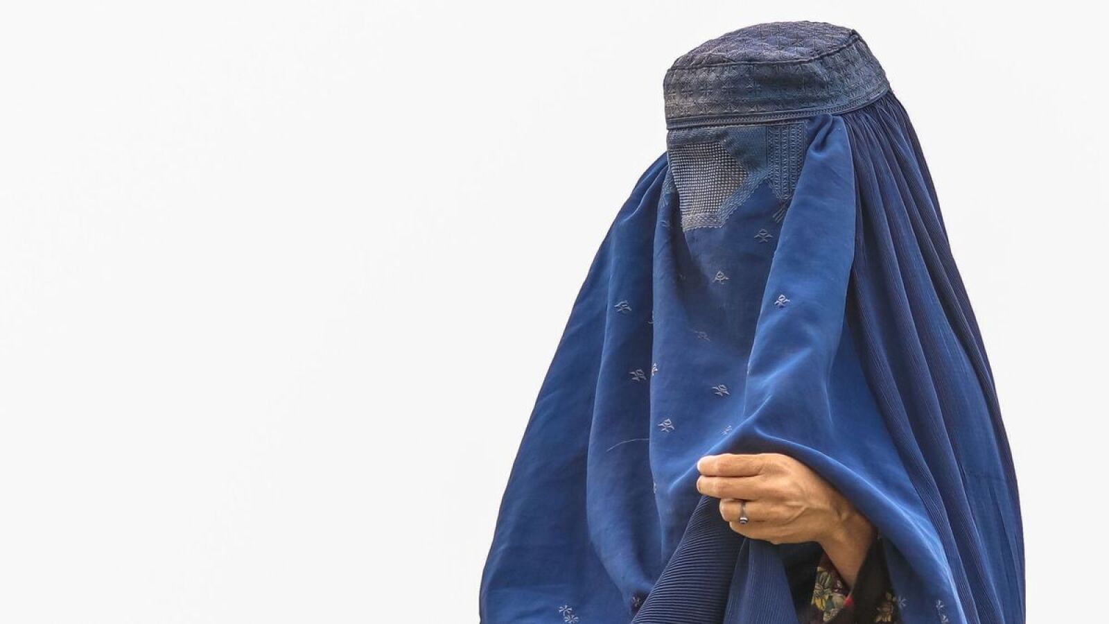 ¿Cómo afectará la ley islámica a los derechos de las mujeres tras la llegada de los talibanes a Afganistán?