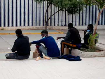 57 inmigrantes entran a Melilla tras saltar la valla 57 inmigrantes entran a Melilla tras saltar la valla