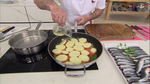 Argui&ntilde;ano se hace eco del secreto regional para cocinar sardi&ntilde;as afogadas