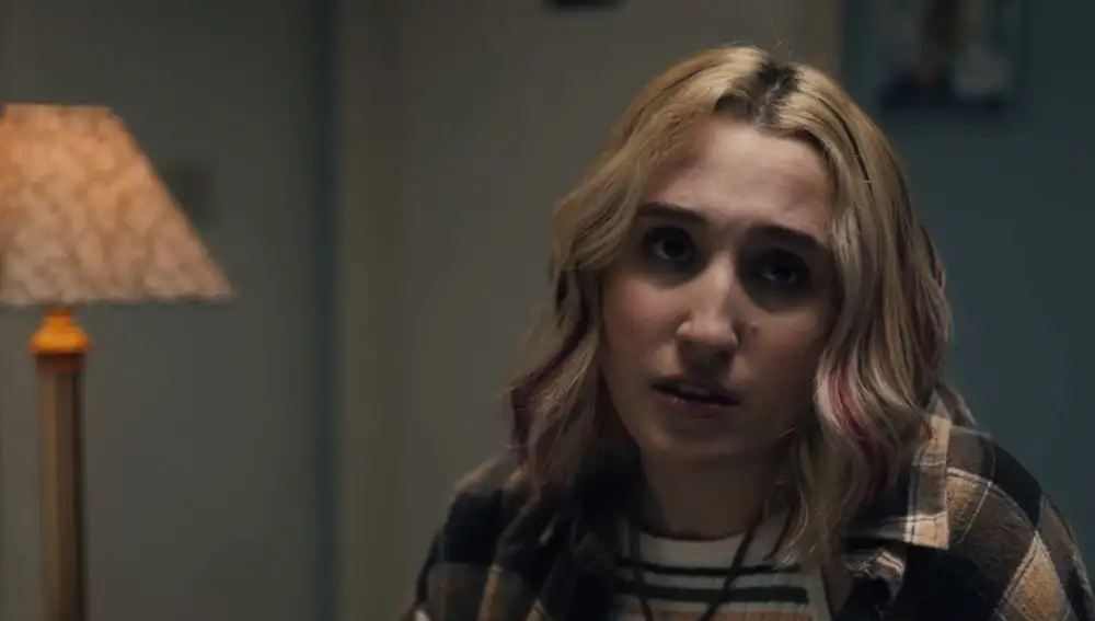 Harley Quinn Smith en 'Cruel Summer' Harley Quinn Smith en 'Cruel Summer'