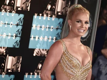 Britney Spears explica la razón de sus fotos en topless en Instagram Britney Spears explica la razón de sus fotos en topless en Instagram