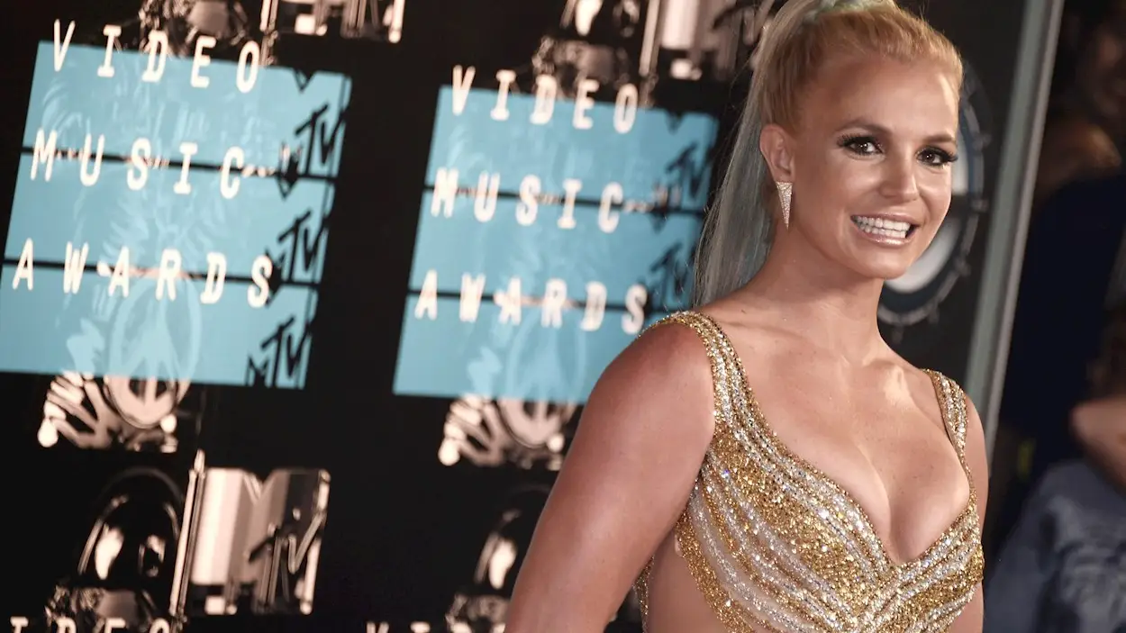 Britney Spears explica la razón de sus fotos en topless en Instagram Britney Spears explica la razón de sus fotos en topless en Instagram