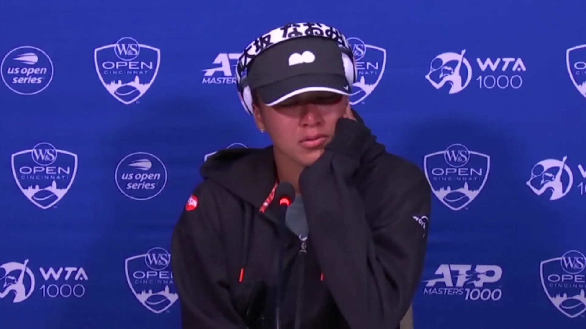 Naomi Osaka rompe a llorar en rueda de prensa antes de su debut en Cincinnati 