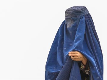 Imagen de una mujer bajo el mandato de los talibanes.