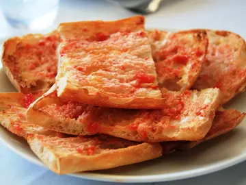 Pan con tomate, un clásico del desayuno en España Pan con tomate, un clásico del desayuno en España