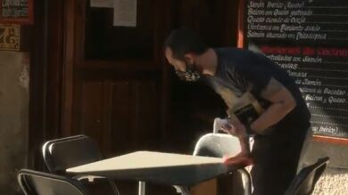 Polémica Espejo Público: La contundente respuesta de la mujer de un camarero al hostelero que 
