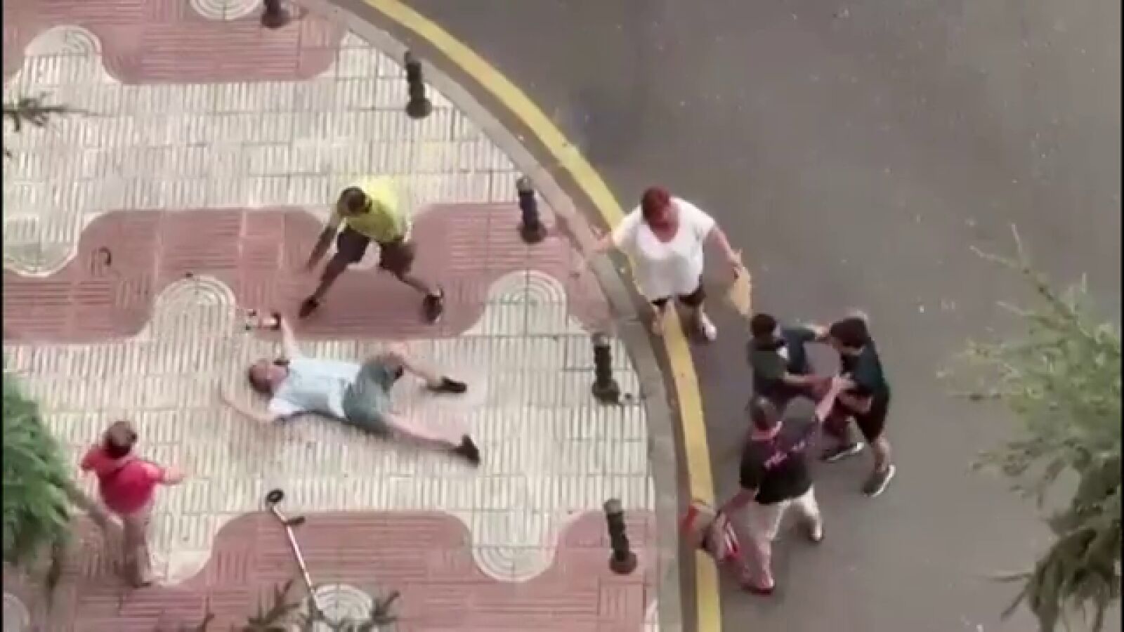 Se busca a un joven que golpeó a un anciano con muletas en Alcorcón