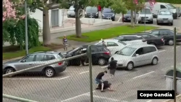 Una discusión en la playa de Gandía termina en agresiones entre 5 personas Una discusión en la playa de Gandía termina en agresiones entre 5 personas