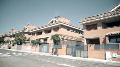 Vecinos de Las Rozas (Madrid) amenazados por unos okupas con cortarles el cuello: 