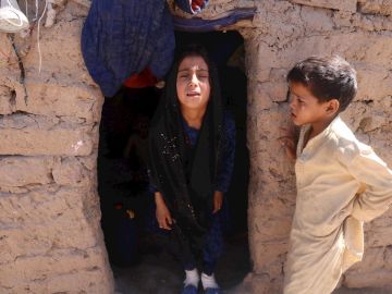 Unicef alerta de que 10 millones de niños afganos necesitan ayuda humanitaria por "desnutrición y violación de derechos"