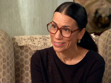 Manolita descubre el amor de Emma por Manolín tras una visita inesperada Manolita descubre el amor de Emma por Manolín tras una visita inesperada