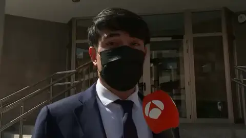 El abogado del presunto ladrón muerto a manos de un anciano asegura que el detenido "está encantado de estar en la cárcel" El abogado del presunto ladrón muerto a manos de un anciano asegura que el detenido "está encantado de estar en la cárcel"