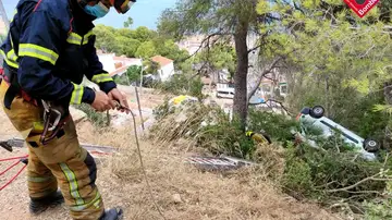 Los bomberos preparan la operación de rescate