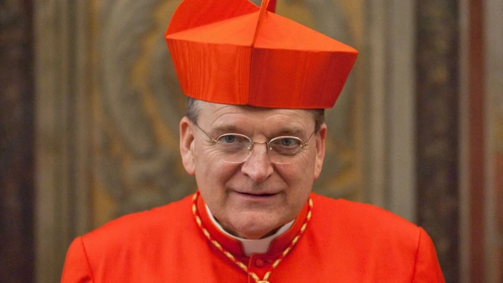 El cardenal negacionista Raymond Burke ingresado en estado grave por coronavirus 