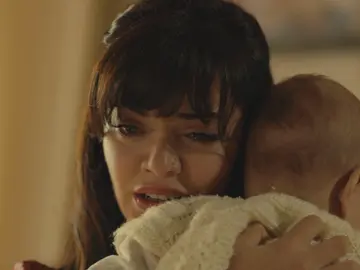 Züleyha ve como otra mujer ocupa su puesto en el corazón de Yilmaz: Aumenta la emoción en ‘Tierra Amarga’ Züleyha ve como otra mujer ocupa su puesto en el corazón de Yilmaz: Aumenta la emoción en ‘Tierra Amarga’