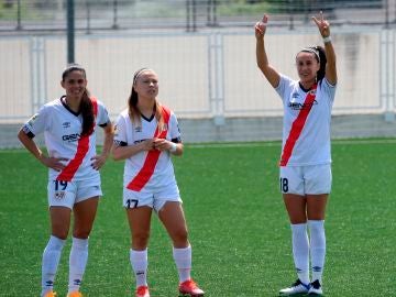 Sin contrato laboral y sin soluciones, las jugadoras del Rayo Vallecano femenino exigen que se resuelva su situación