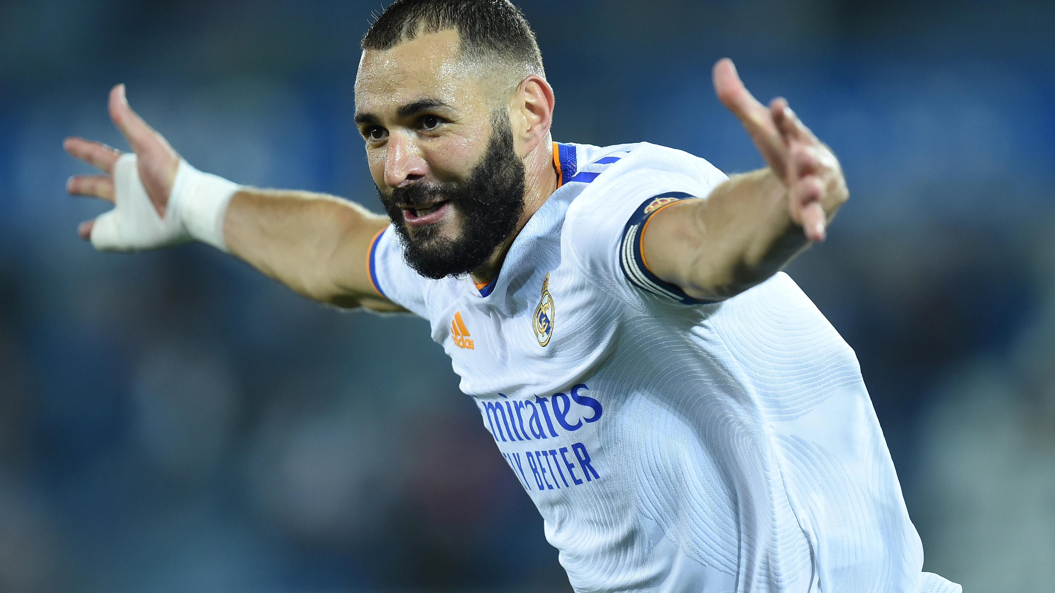 Benzema renueva con el Real Madrid hasta 2023 Benzema renueva con el Real Madrid hasta 2023