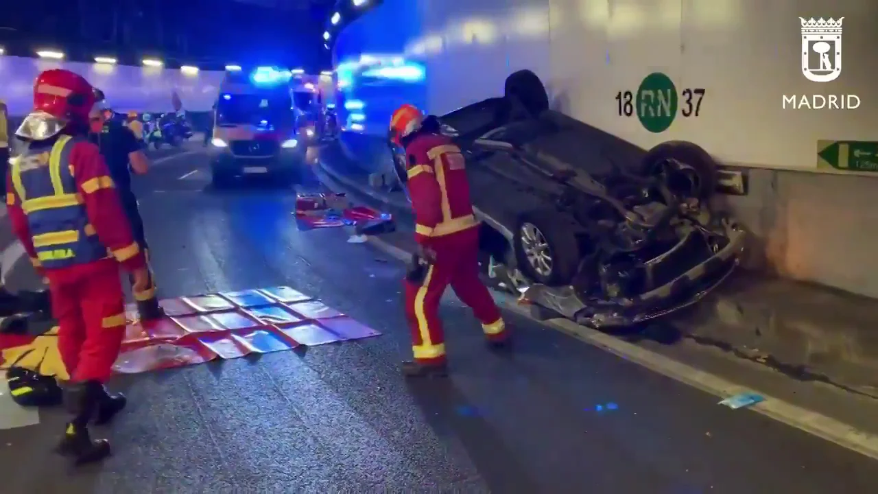 Una mujer de 83 a&ntilde;os, herida tras volcar su coche en los t&uacute;neles de la M-30
