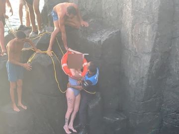 Una mujer en estado crítico y un muerto mientras se bañaban en la cueva de El Tancón en Tenerife