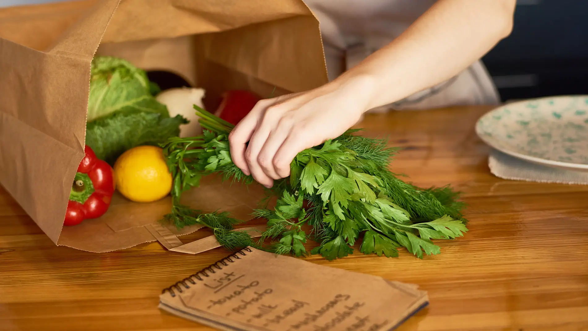 Lista de la compra con alimentos saludables