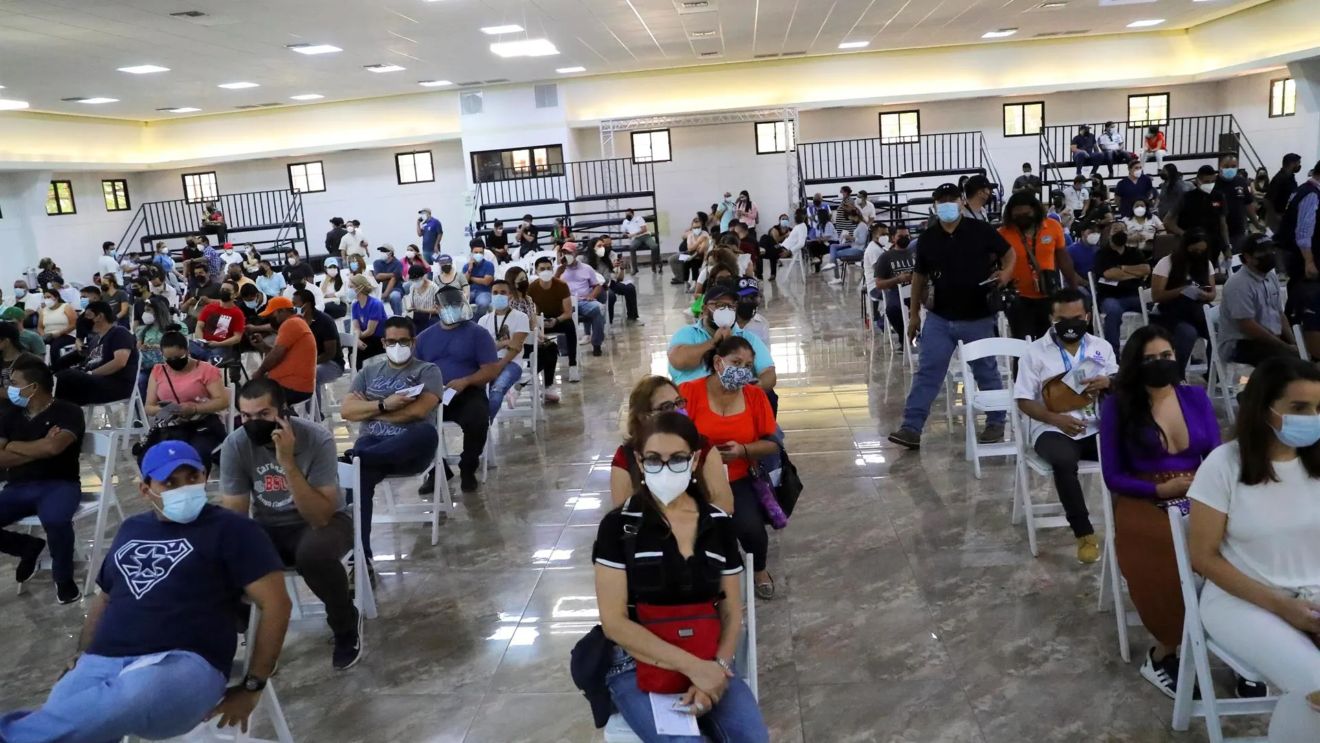 La prioridad es vacunar a los m&aacute;s j&oacute;venes
