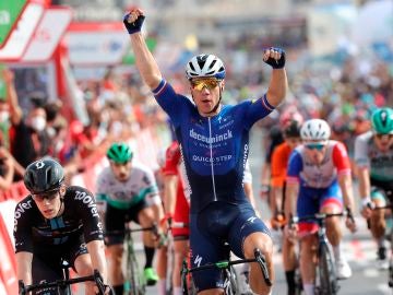 Fabio Jakobsen se impone al sprint en la 8º etapa de la Vuelta y Roglic sigue líder