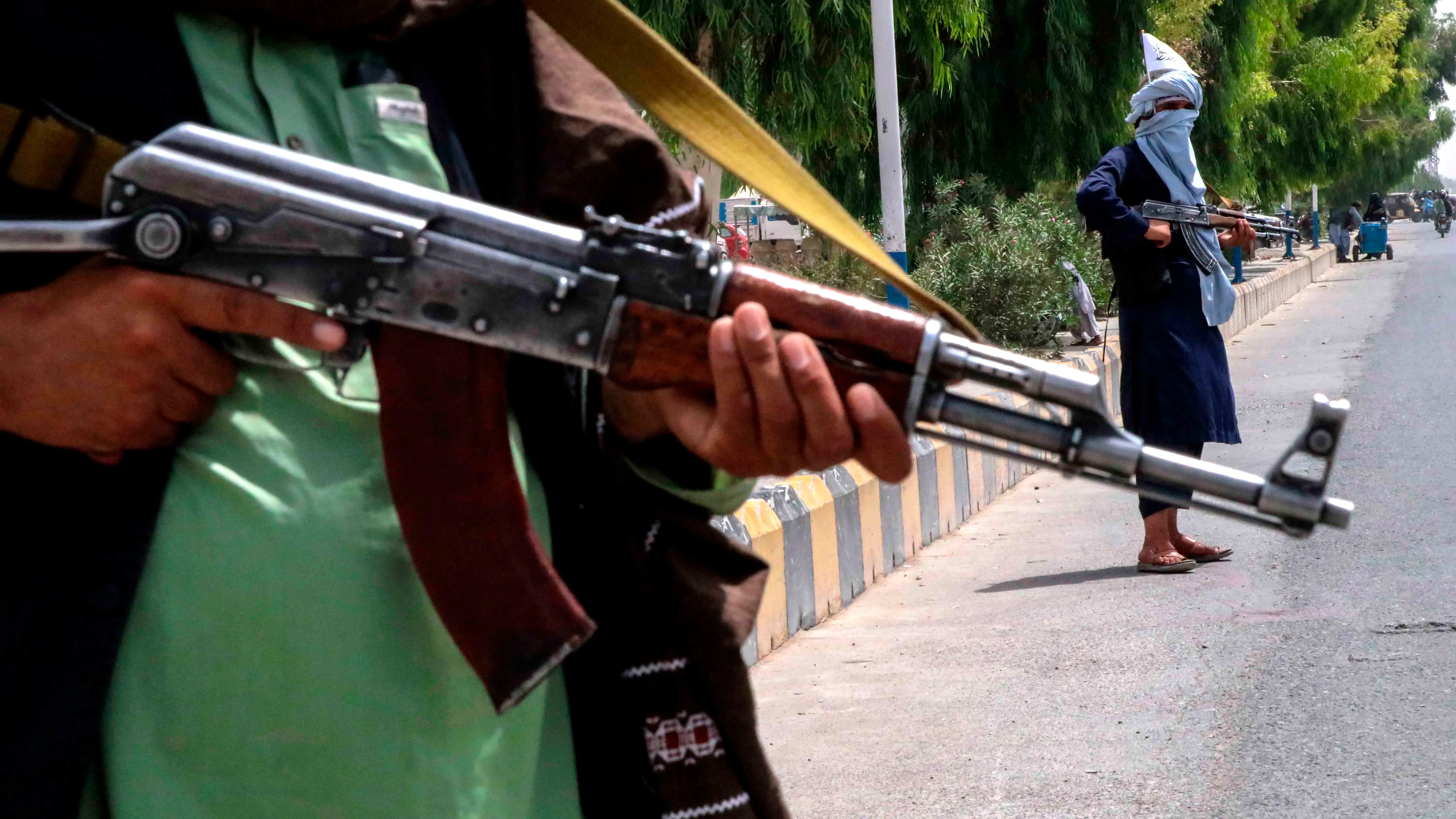 Los talibanes prohíben a las mujeres trabajar en las emisoras de radio de Ghaznia Los talibanes prohíben a las mujeres trabajar en las emisoras de radio de Ghaznia