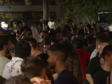 Disturbios y desalojos en San Sebastián y Barcelona por la celebración de botellones y fiestas