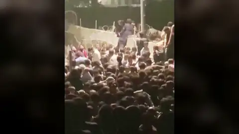 7 muertos en avalanchas en el aeropuerto de Kabul y heridos de bala para salir de Afganistán 7 muertos en avalanchas en el aeropuerto de Kabul y heridos de bala para salir de Afganistán