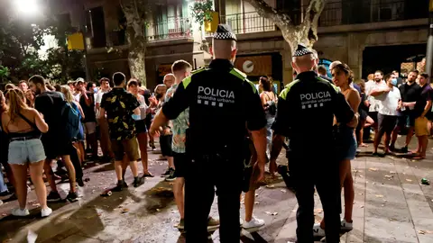 Desalojos en Barcelona por botellones Desalojos en Barcelona por botellones