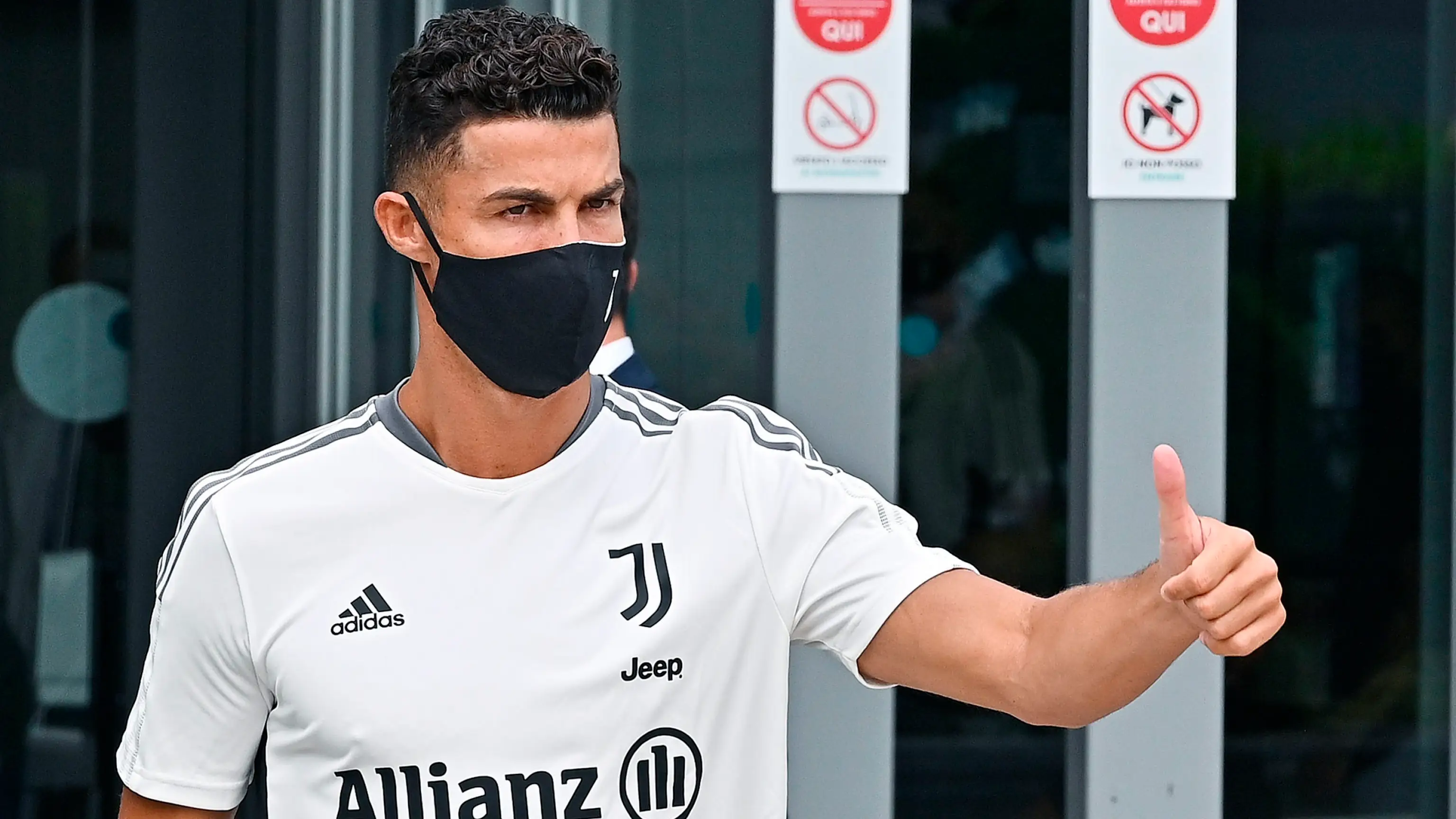 Cristiano Ronaldo es suplente en el Udinese - Juventus y surgen rumores sobre su salida Cristiano Ronaldo es suplente en el Udinese - Juventus y surgen rumores sobre su salida