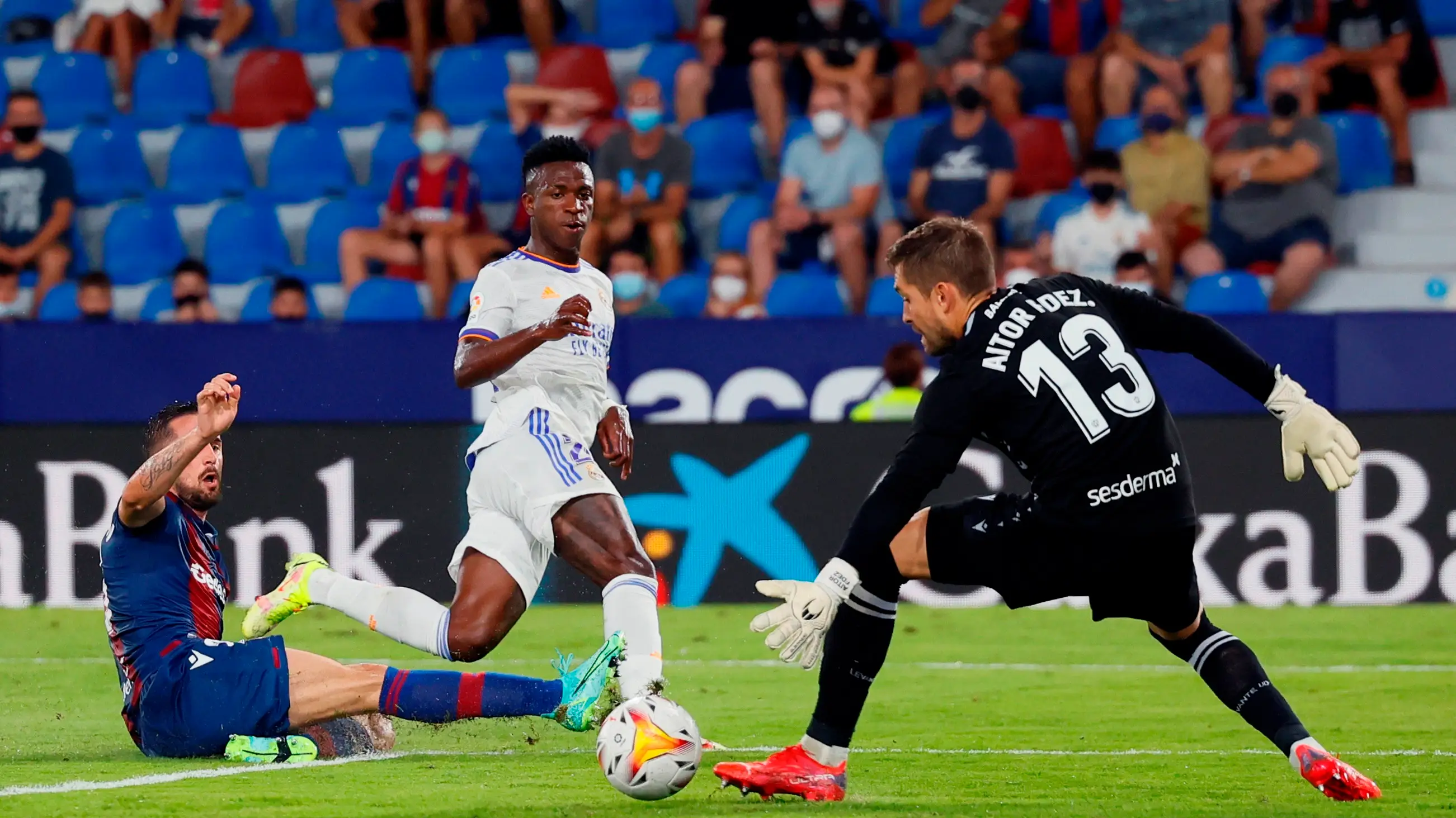 El Real Madrid y el Levante empatan a 3 en un auténtico partidazo en el Ciutad de Valencia El Real Madrid y el Levante empatan a 3 en un auténtico partidazo en el Ciutad de Valencia