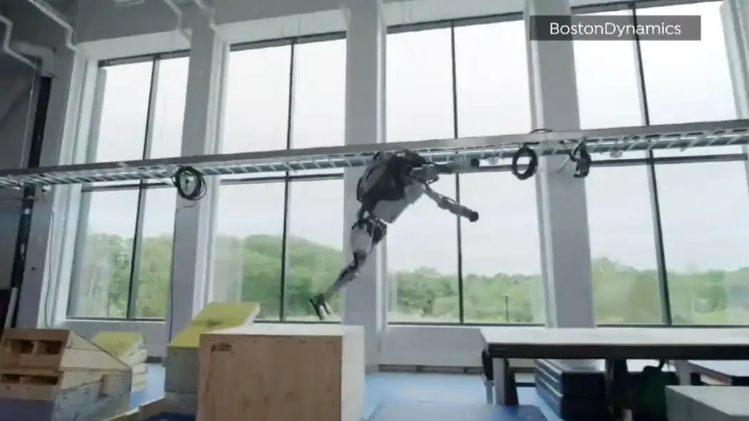 Boston Dynamics muestra que sus robots también fallan: así entrenan la estabilidad con ejercicios de parkour Boston Dynamics muestra que sus robots también fallan: así entrenan la estabilidad con ejercicios de parkour